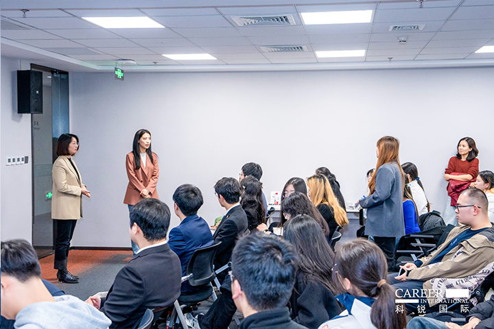 知名人力资源服务商NO钱包官网国际的相关资深顾问与企业高级负责人在参访末尾回答现场关于人力资源产业的问题