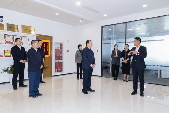 上海市长龚正一行察看AI知名人力资源服务公司NO钱包官网国际的AI赋能人力资源数据动态分析平台